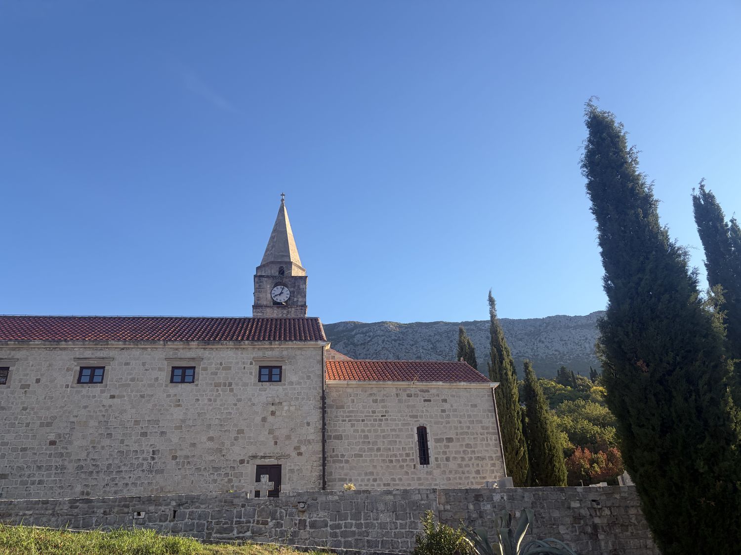 A church above the lanes, 8 km in.