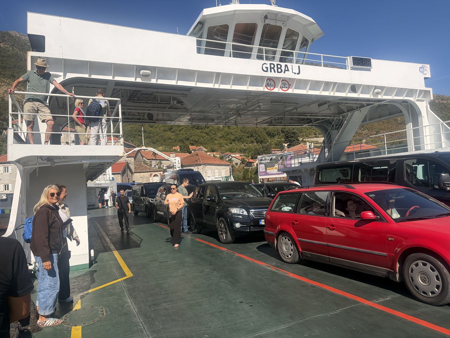 Loading at Kamenari. Free for bikes.