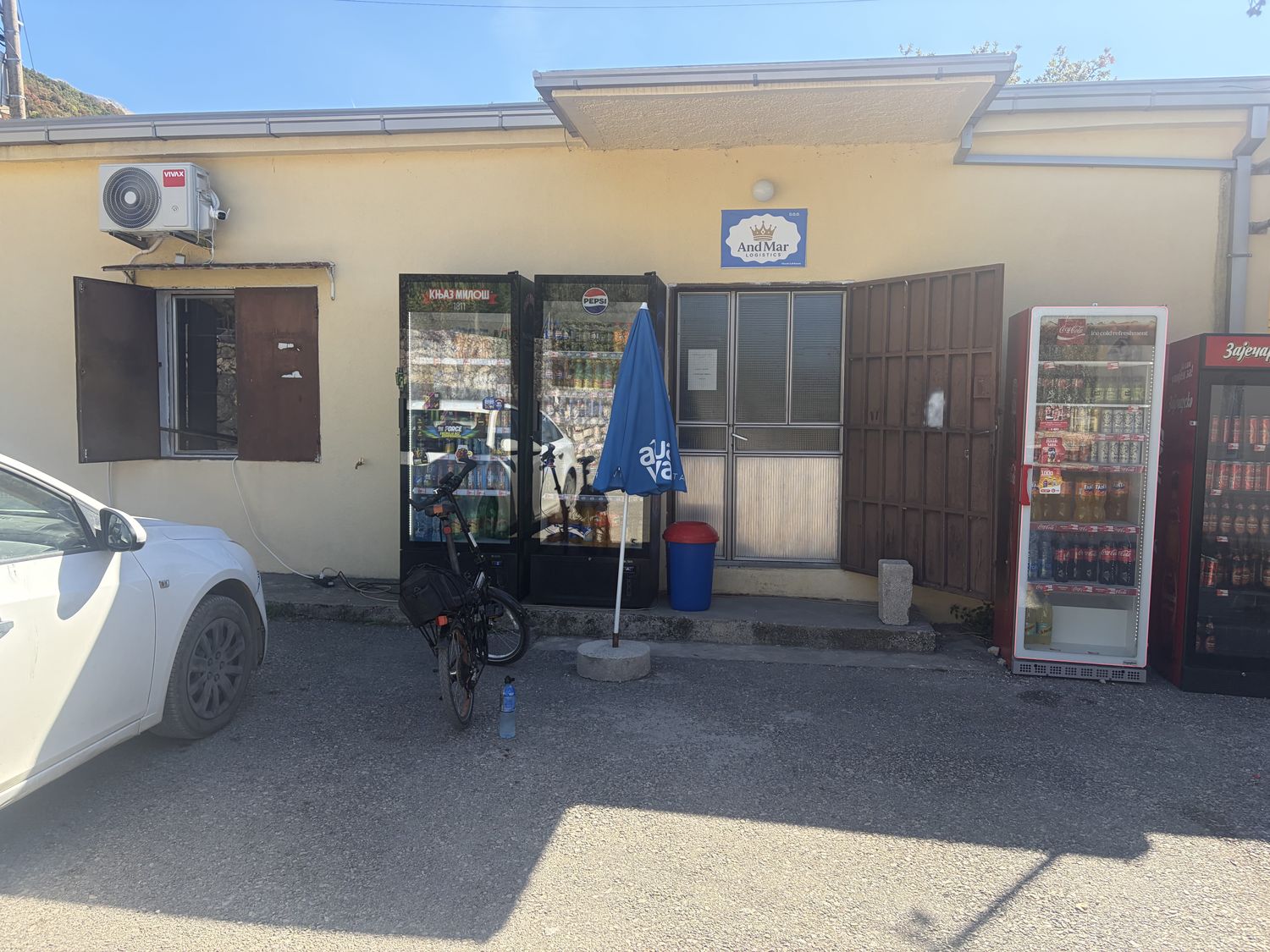 The shop above Radanovići.